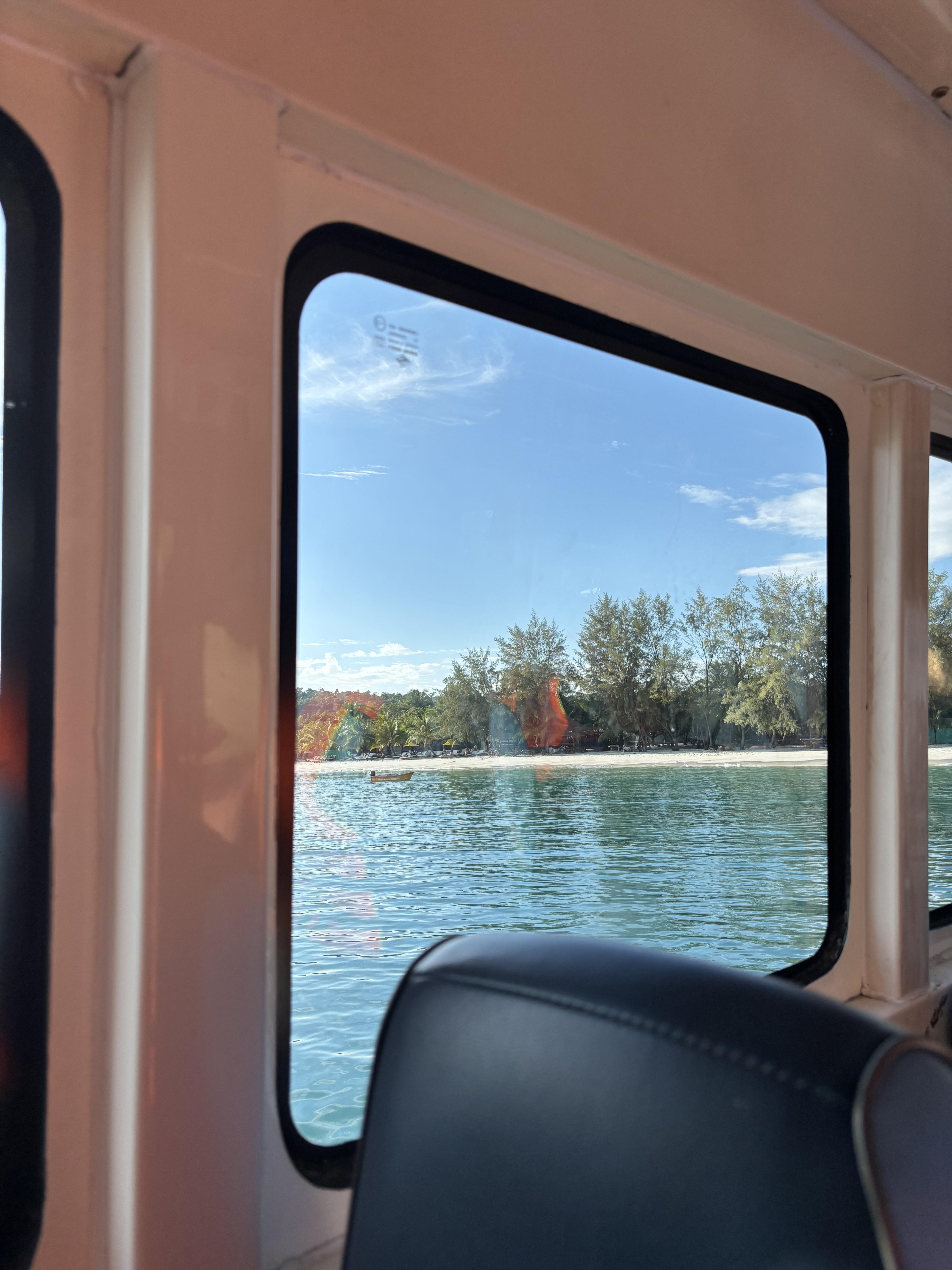 The ferry arriving at Koh Rong Long Set Beach