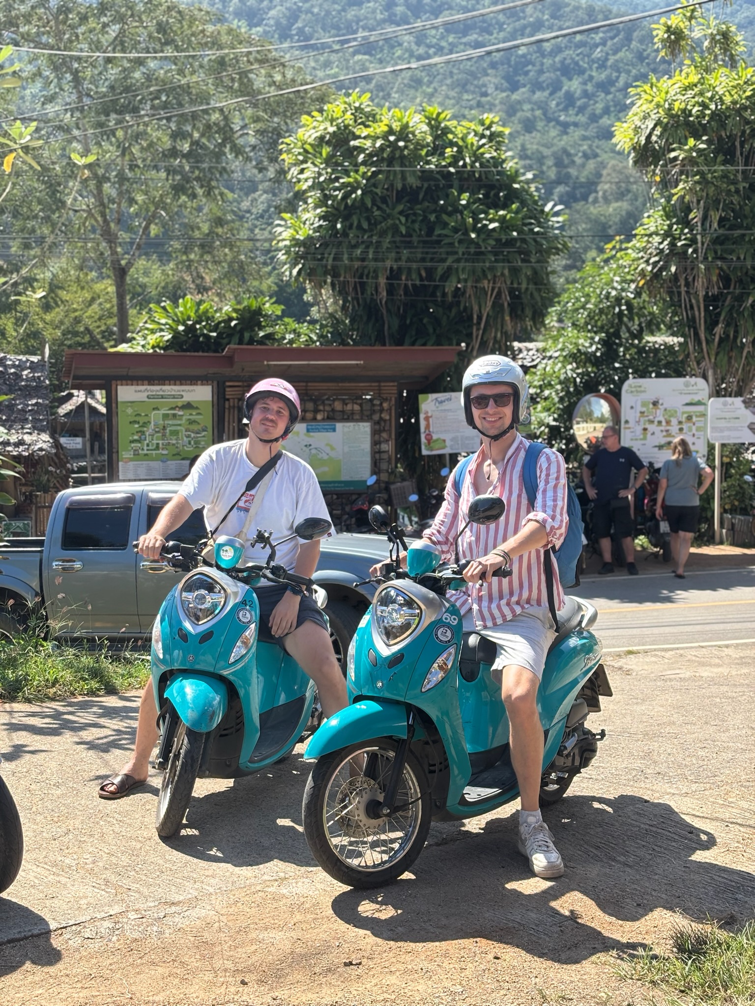 Exploring Pai by scooter